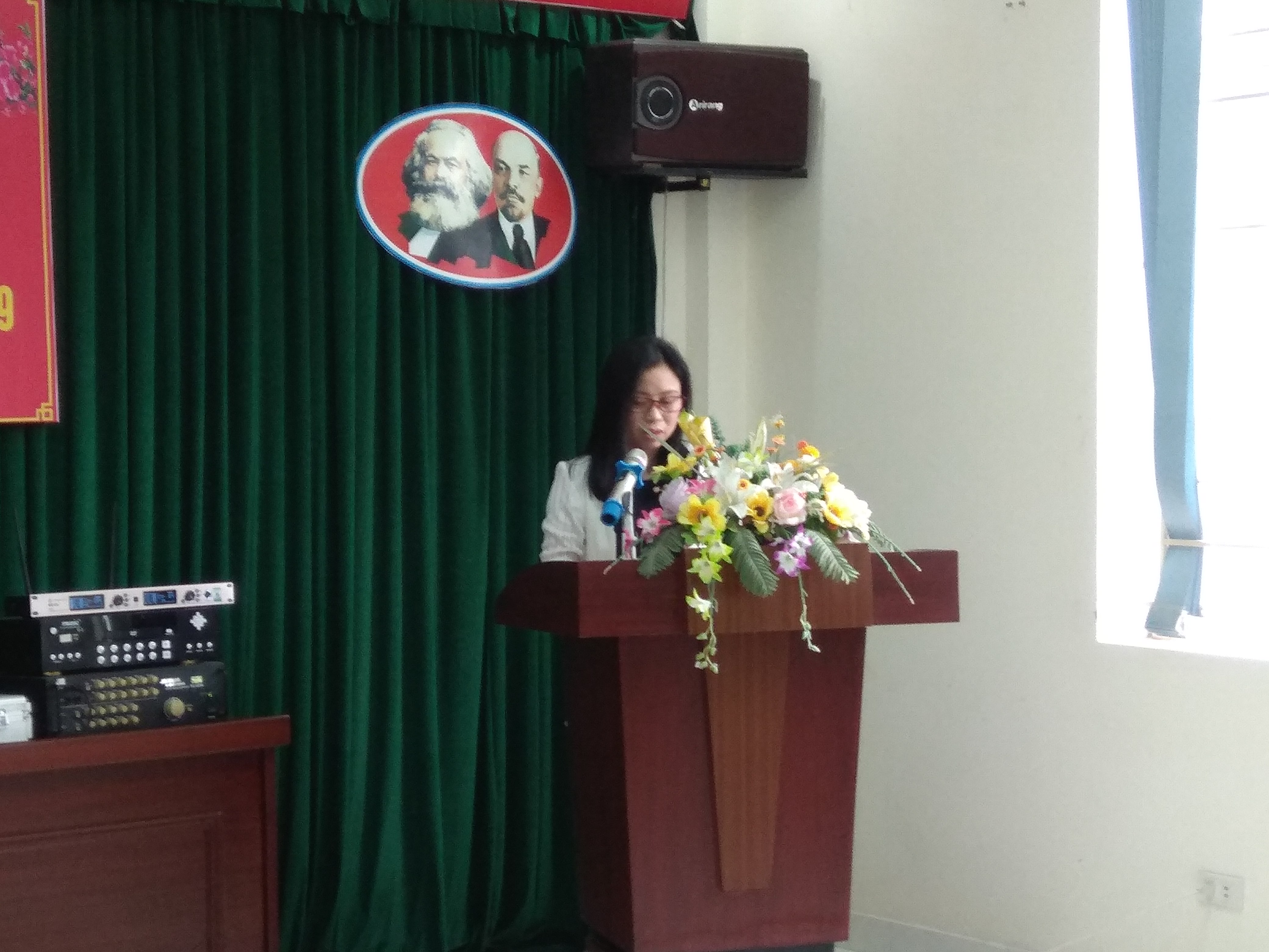 đ/c Phan Kim Dung phát biểu khai mạc hội nghị